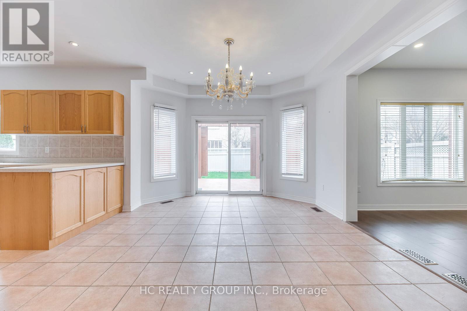 2591 North Ridge Trail, Oakville, Ontario  L6H 7L5 - Photo 10 - W12469813