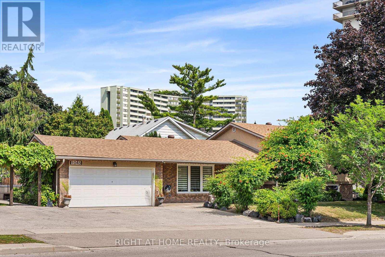 1045 BLOOR STREET, Mississauga, Ontario
