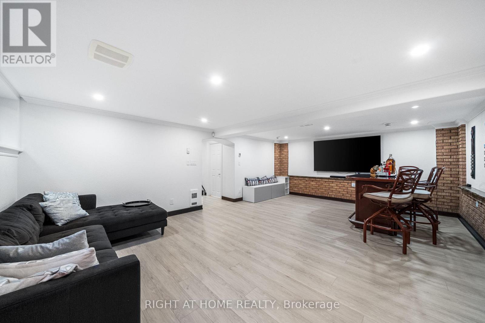 1045 Bloor Street, Mississauga, Ontario  L4Y 2N3 - Photo 33 - W12469815