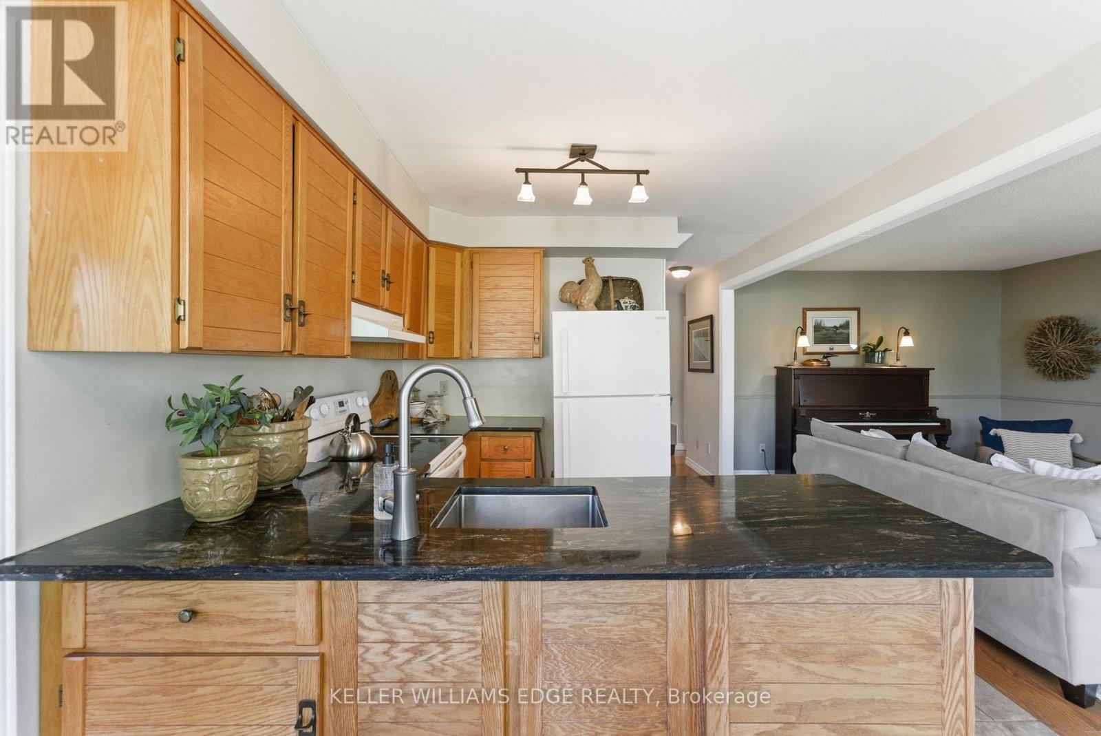 2163 Winding Way, Burlington, Ontario  L7M 2Y2 - Photo 11 - W12469821