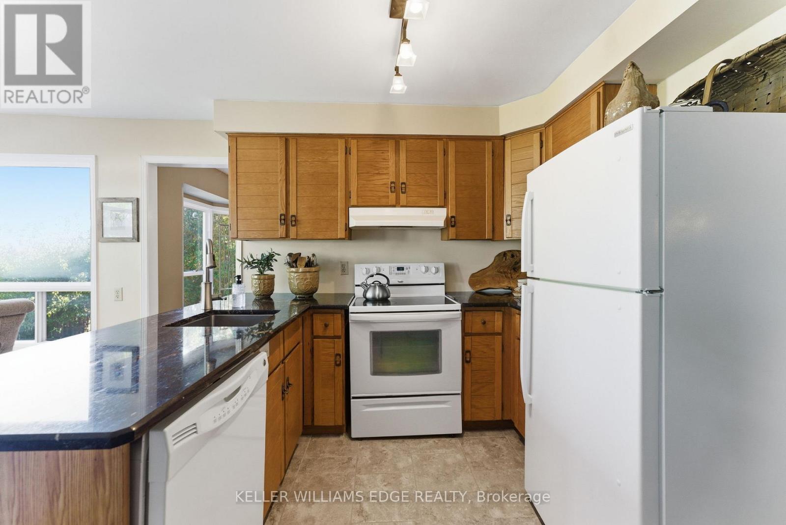 2163 Winding Way, Burlington, Ontario  L7M 2Y2 - Photo 12 - W12469821