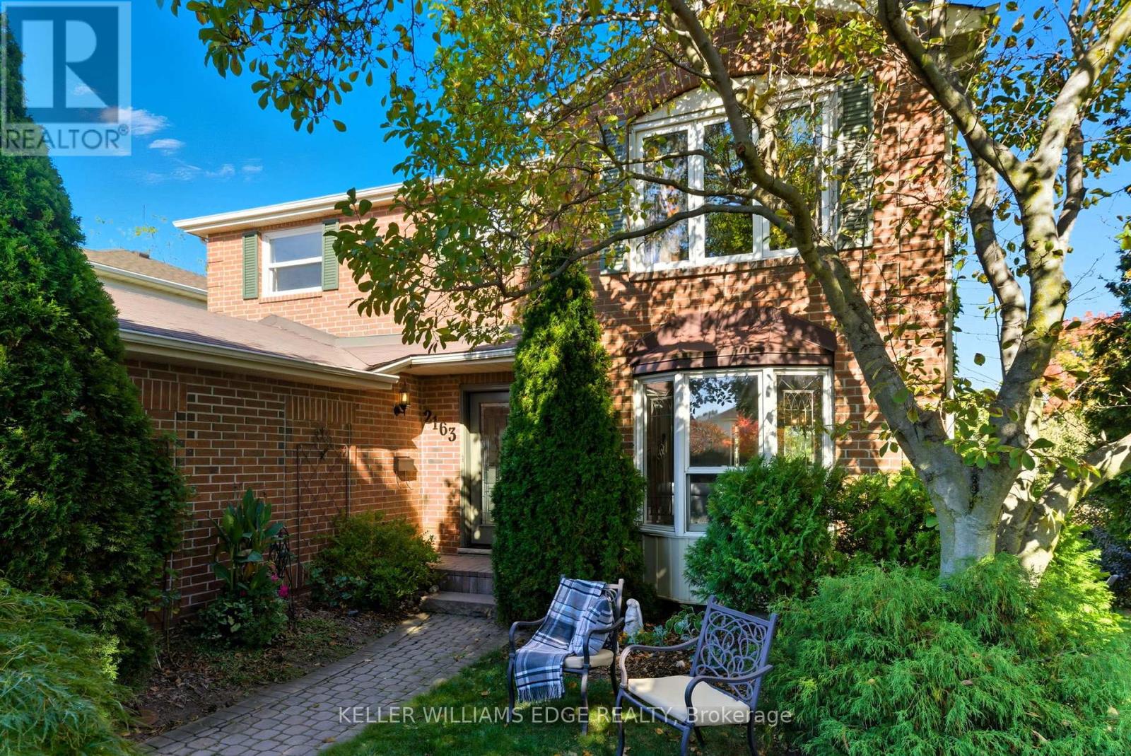 2163 Winding Way, Burlington, Ontario  L7M 2Y2 - Photo 2 - W12469821