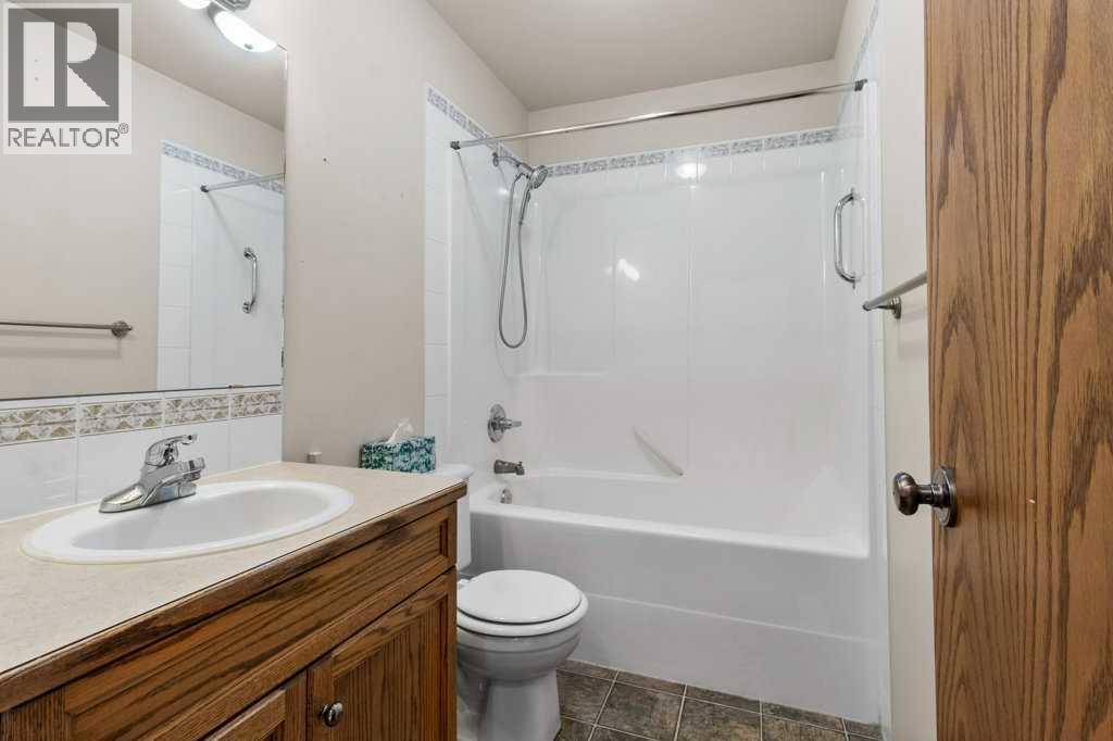 35 Old Boomer Road, Sylvan Lake, Alberta  T4S 1Z1 - Photo 11 - A2264044