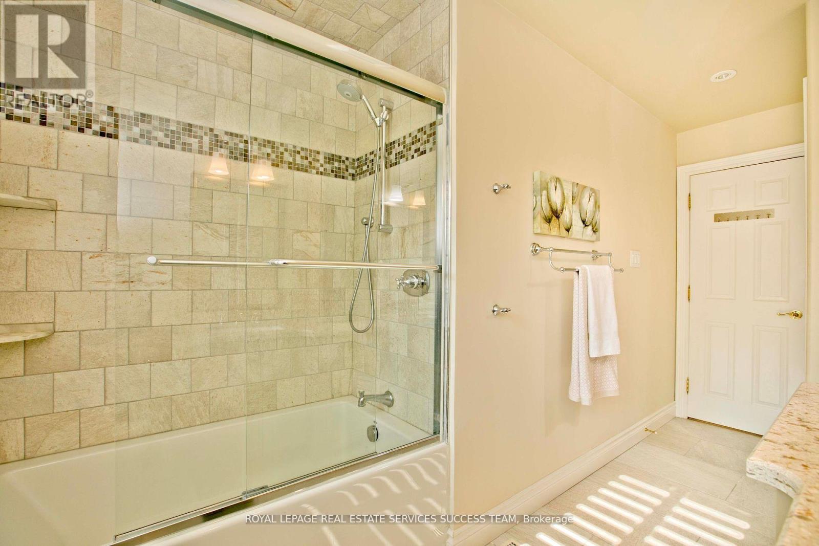 37 Heatherwood Crescent, Markham, Ontario  L3R 8W6 - Photo 24 - N12469830