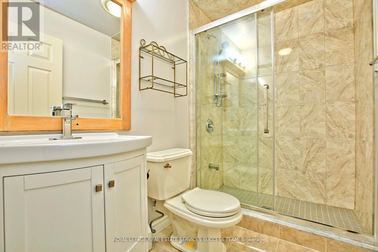 37 Heatherwood Crescent, Markham, Ontario  L3R 8W6 - Photo 34 - N12469830
