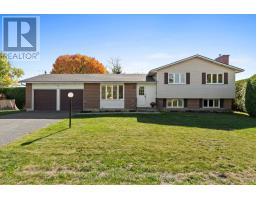 7 MIDDLEWOOD COURT, Ottawa, Ontario