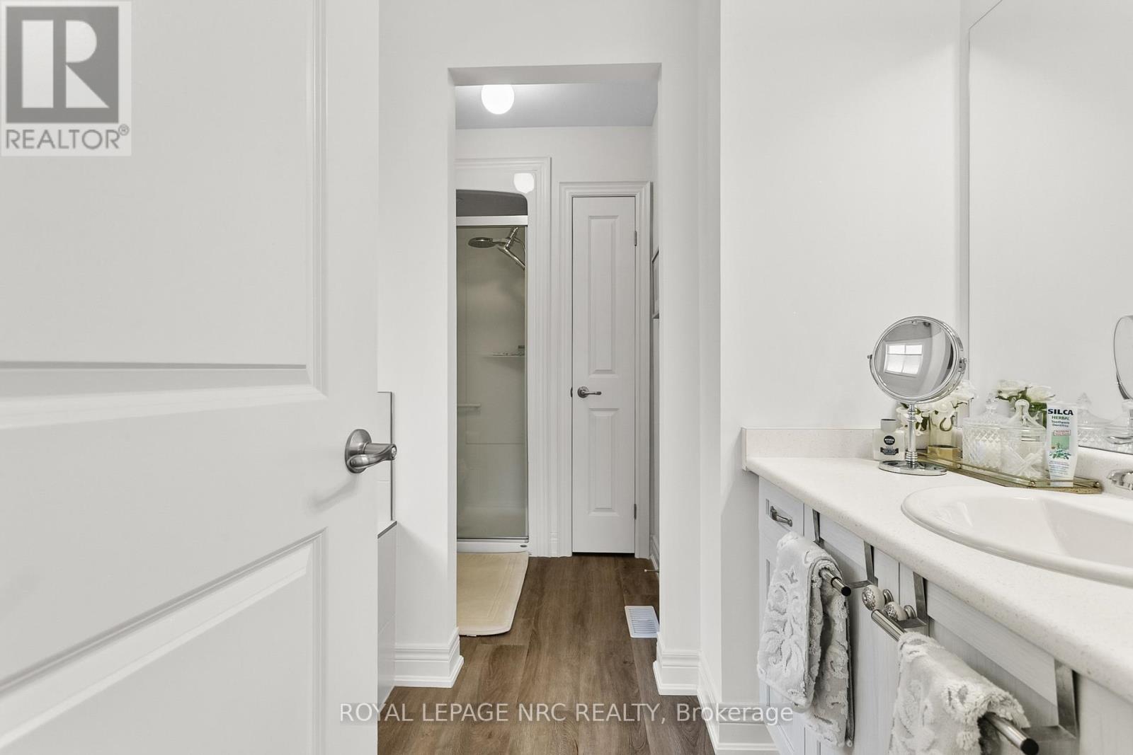 3593 Carolinia Court, Fort Erie, Ontario  L0S 1N0 - Photo 17 - X12469837