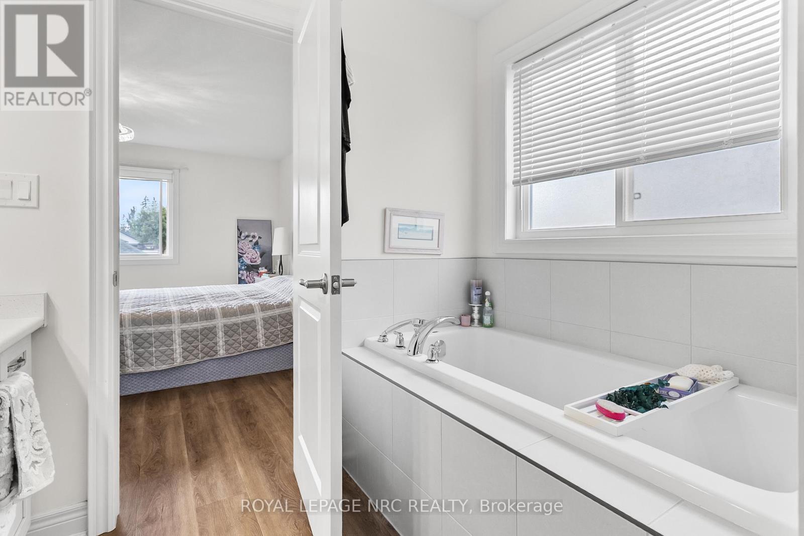 3593 Carolinia Court, Fort Erie, Ontario  L0S 1N0 - Photo 18 - X12469837
