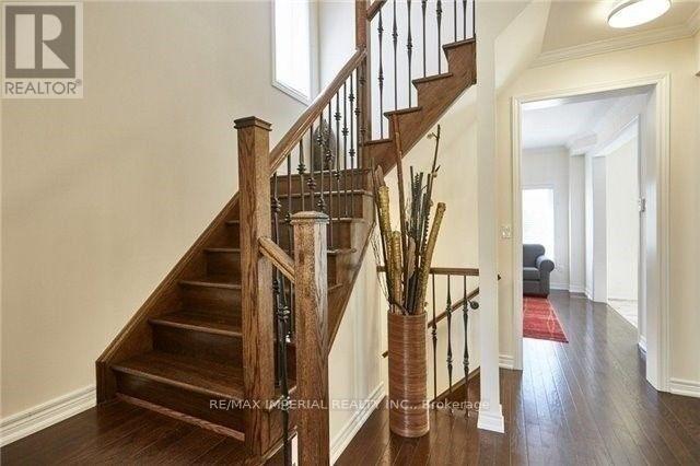 33 Wimbledon Court, Whitby, Ontario  L1P 0B7 - Photo 3 - E12469845