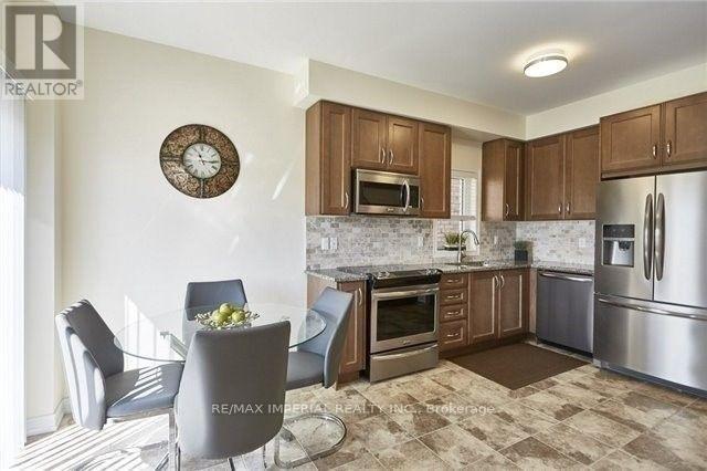 33 Wimbledon Court, Whitby, Ontario  L1P 0B7 - Photo 4 - E12469845