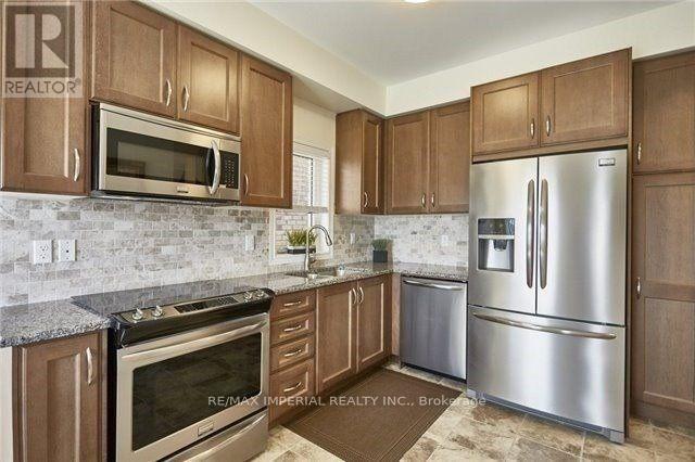 33 Wimbledon Court, Whitby, Ontario  L1P 0B7 - Photo 5 - E12469845