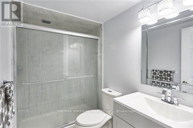 33 Wimbledon Court, Whitby, Ontario  L1P 0B7 - Photo 6 - E12469845