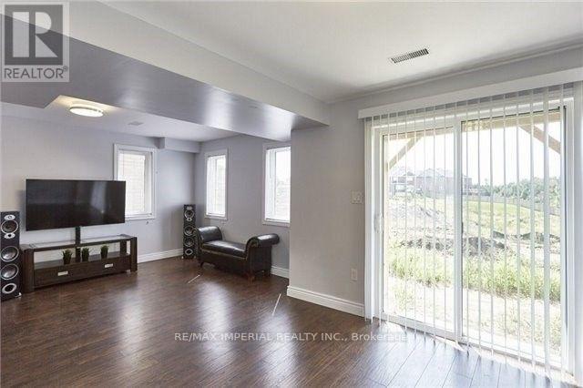 33 Wimbledon Court, Whitby, Ontario  L1P 0B7 - Photo 8 - E12469845