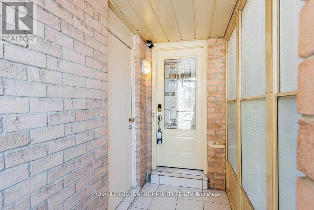 49 Sorrell Crescent, Markham, Ontario  L3S 1L5 - Photo 4 - N12469842