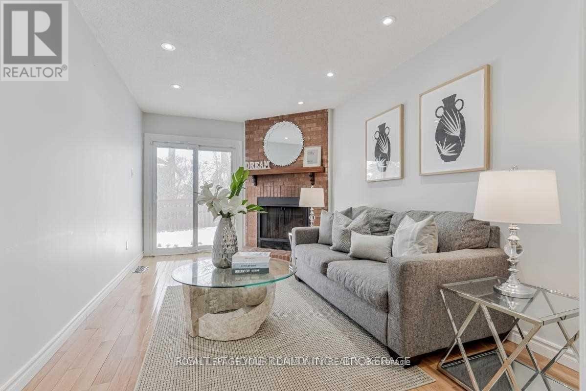 49 Sorrell Crescent, Markham, Ontario  L3S 1L5 - Photo 5 - N12469842