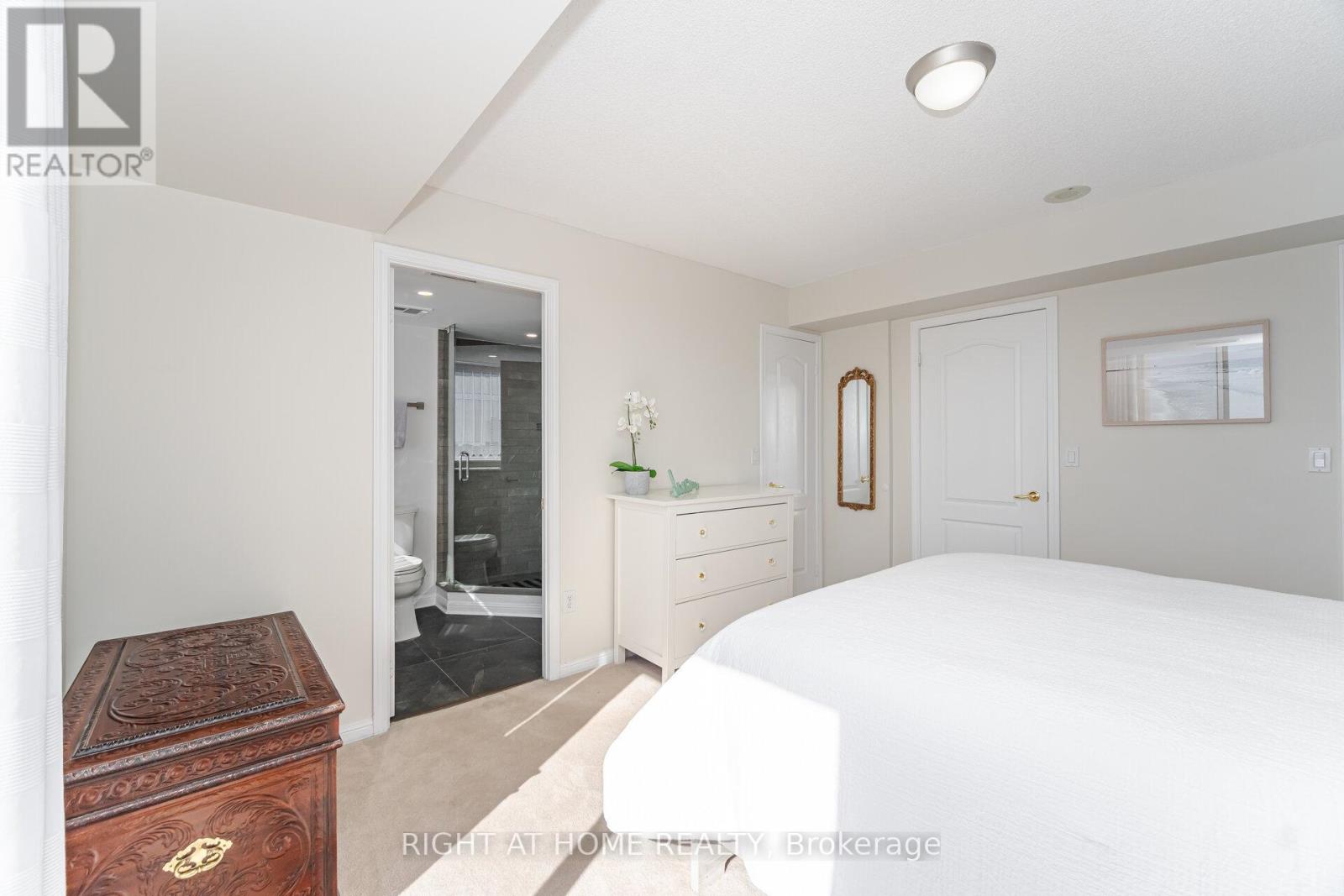 605 - 1140 Parkwest Place, Mississauga, Ontario  L5E 3K9 - Photo 10 - W12469841