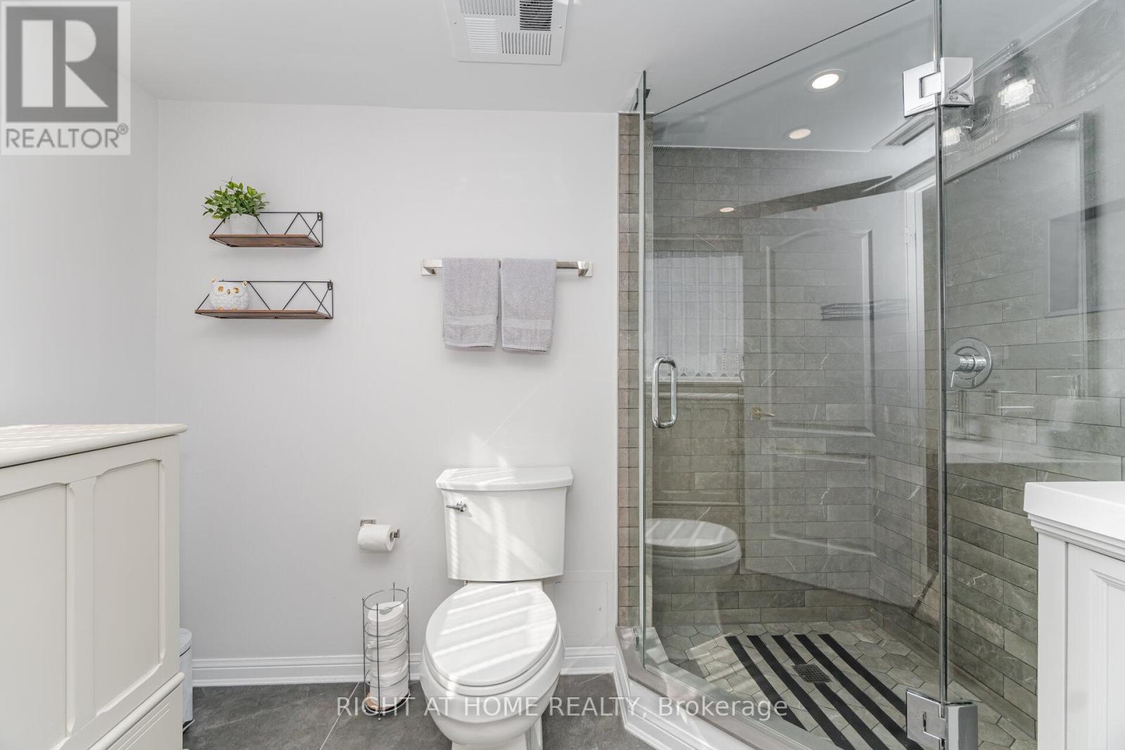 605 - 1140 Parkwest Place, Mississauga, Ontario  L5E 3K9 - Photo 12 - W12469841