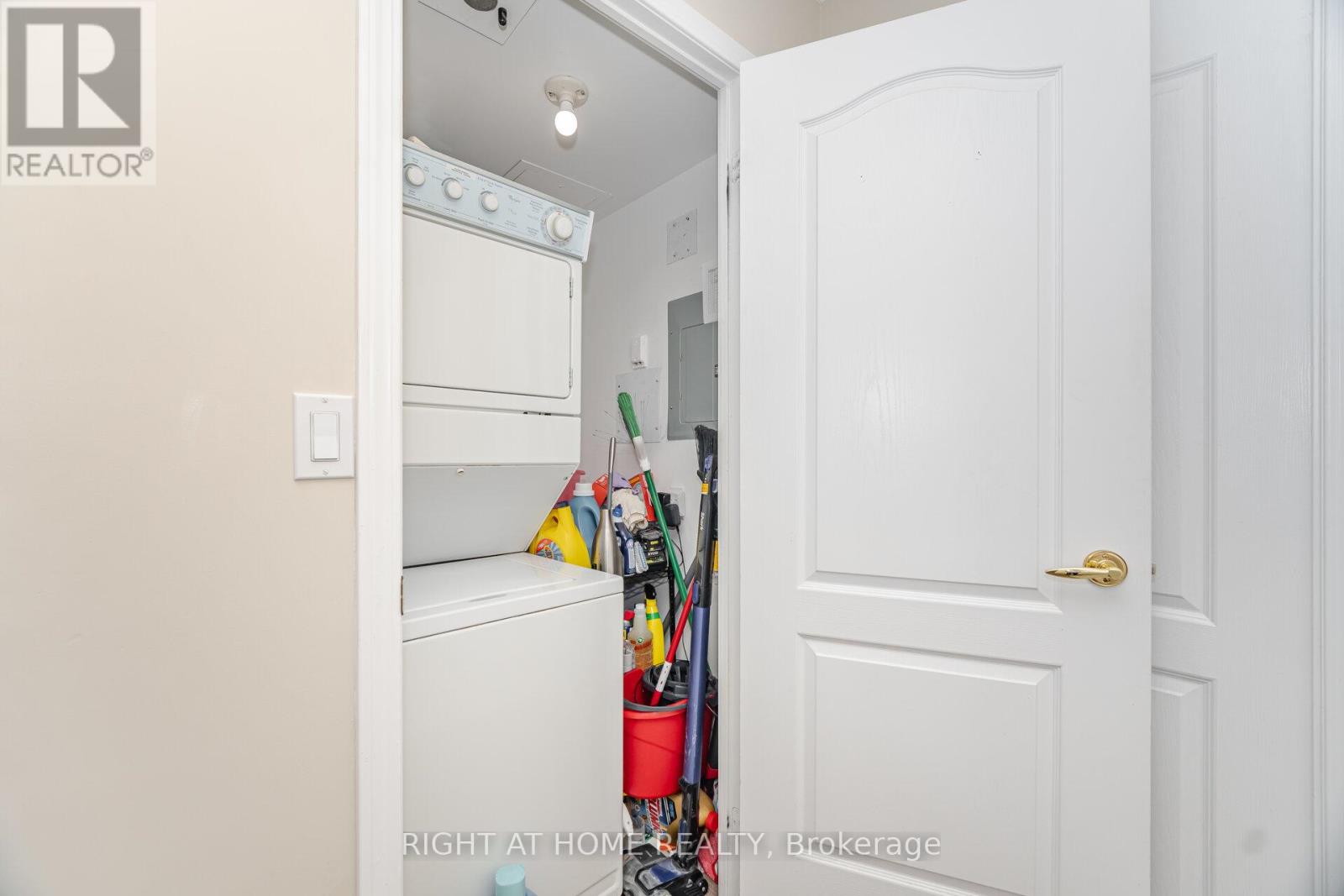 605 - 1140 Parkwest Place, Mississauga, Ontario  L5E 3K9 - Photo 16 - W12469841