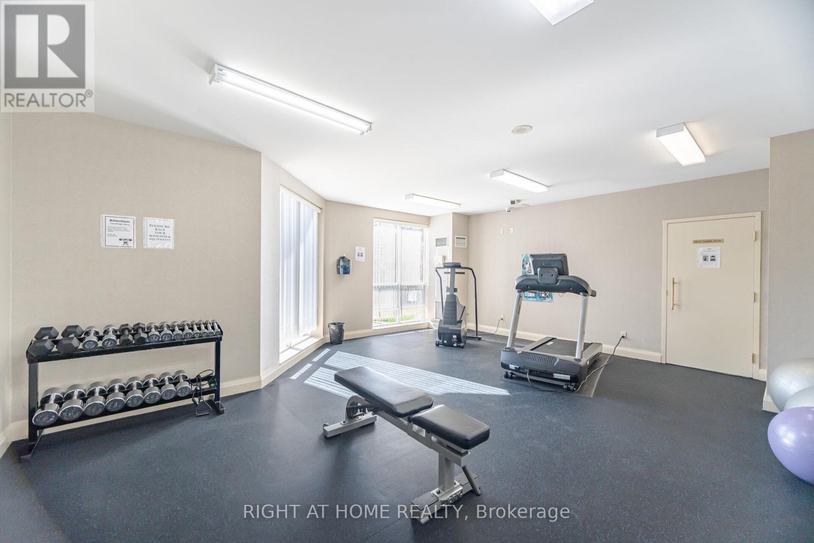 605 - 1140 Parkwest Place, Mississauga, Ontario  L5E 3K9 - Photo 25 - W12469841