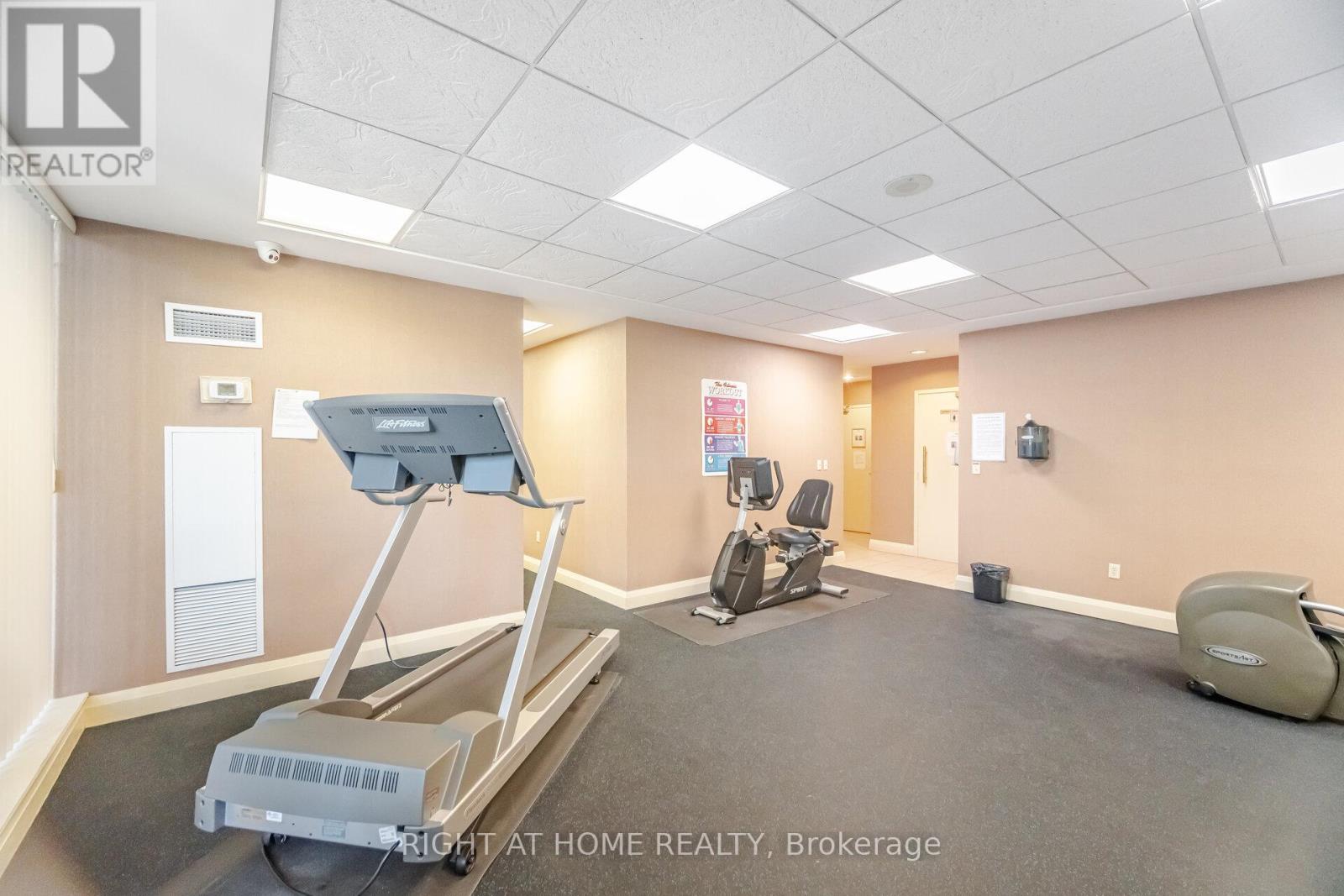 605 - 1140 Parkwest Place, Mississauga, Ontario  L5E 3K9 - Photo 26 - W12469841