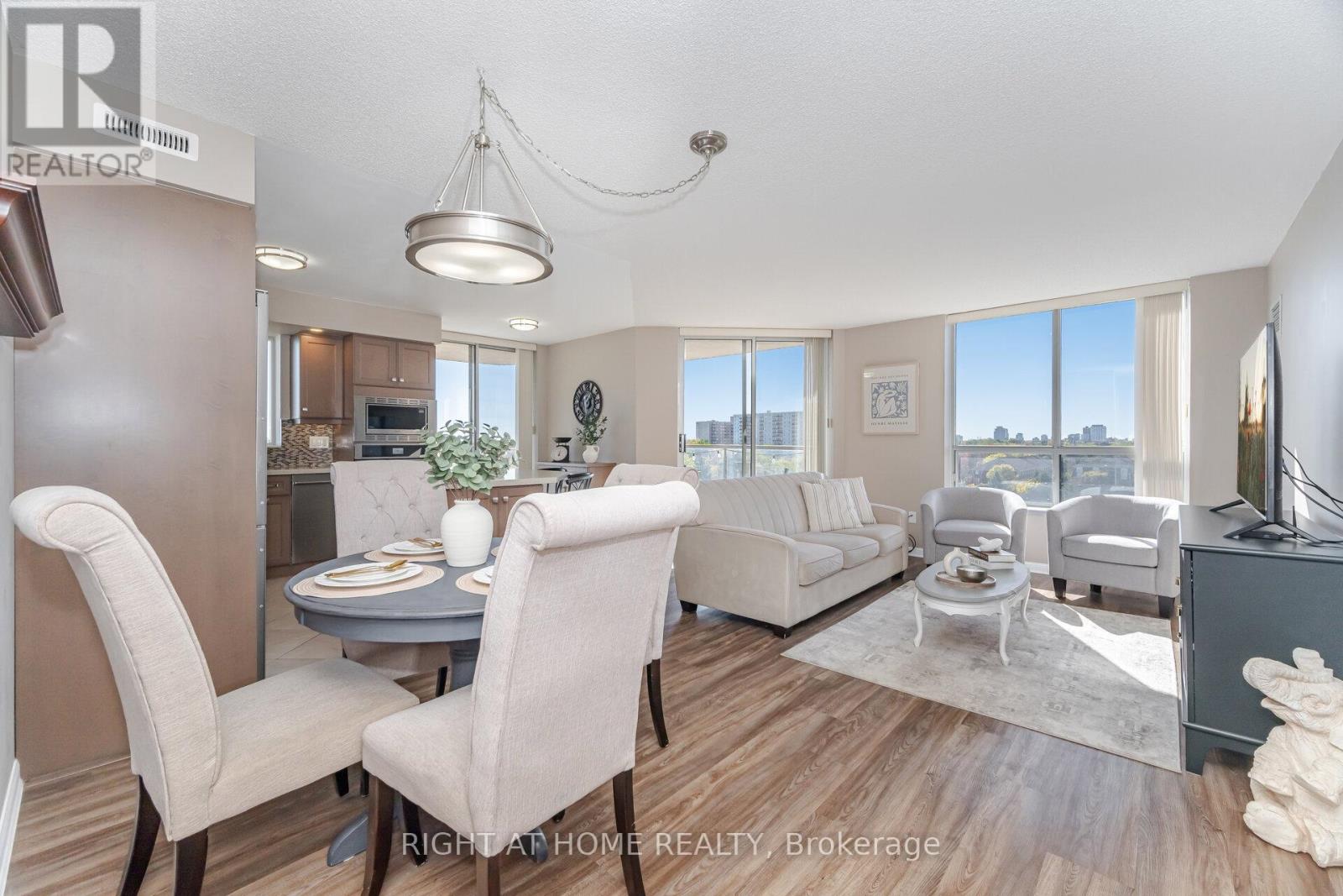 605 - 1140 Parkwest Place, Mississauga, Ontario  L5E 3K9 - Photo 3 - W12469841