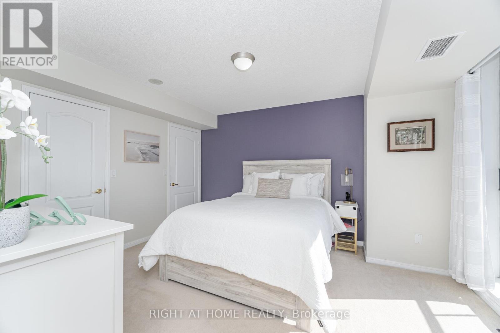 605 - 1140 Parkwest Place, Mississauga, Ontario  L5E 3K9 - Photo 8 - W12469841