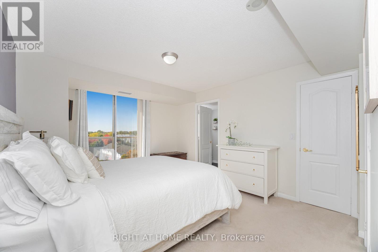 605 - 1140 Parkwest Place, Mississauga, Ontario  L5E 3K9 - Photo 9 - W12469841