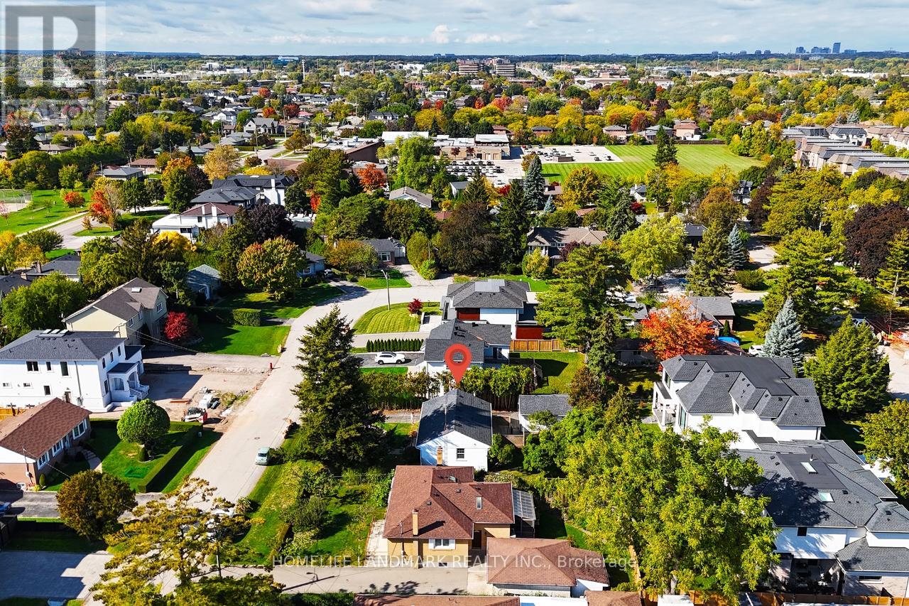 183 Waneta Drive, Oakville, Ontario  L6K 2T6 - Photo 3 - W12469846
