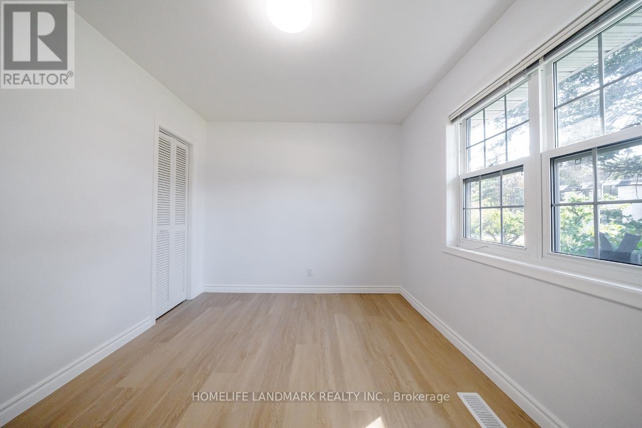 183 Waneta Drive, Oakville, Ontario  L6K 2T6 - Photo 9 - W12469846