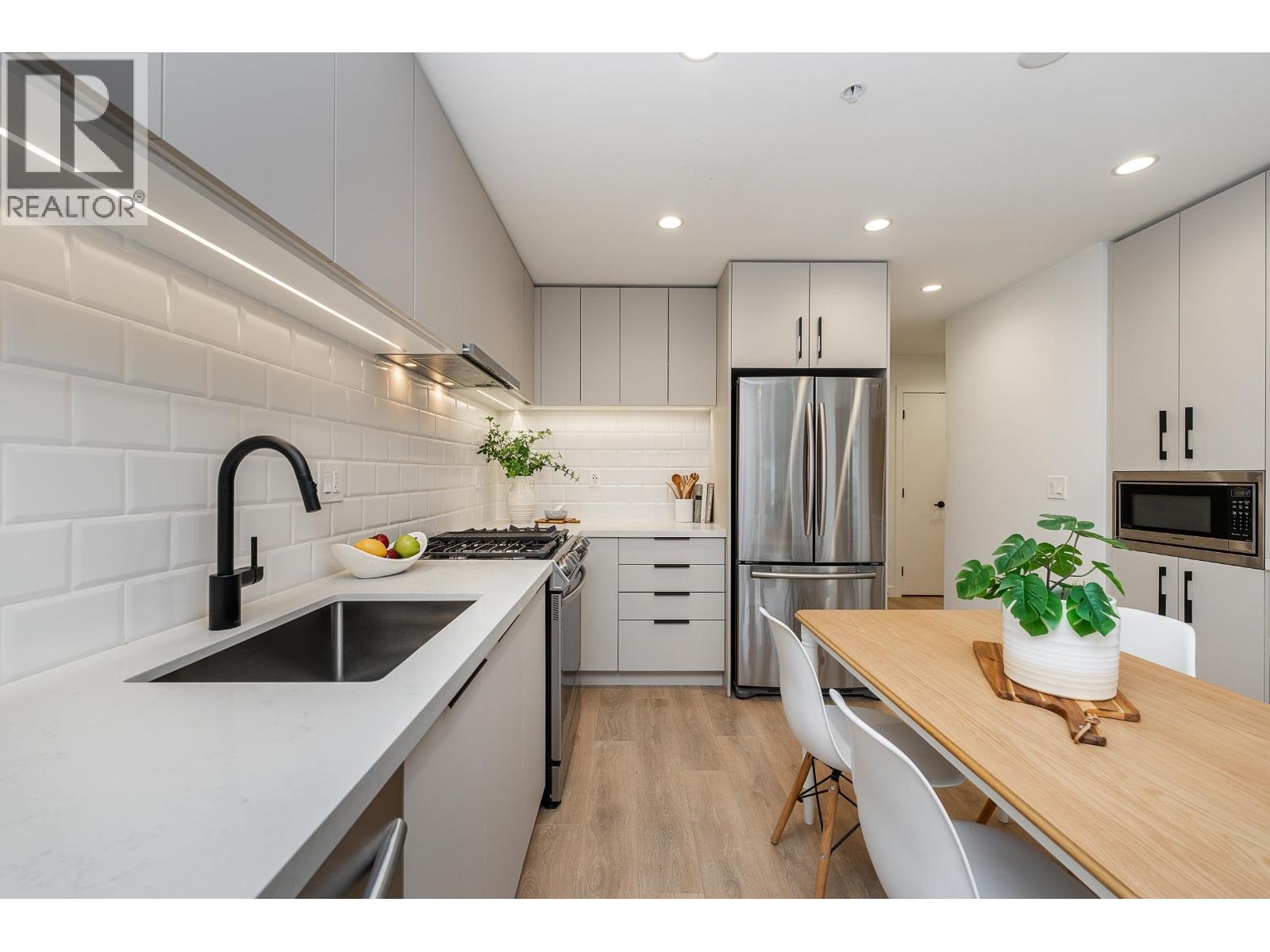 112 3038 St George Street, Port Moody, British Columbia  V3H 0L3 - Photo 2 - R3058792