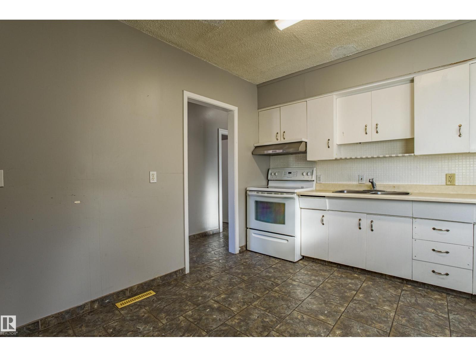 12716 12718 94 St Nw, Edmonton, Alberta  T5E 3V5 - Photo 15 - E4462662