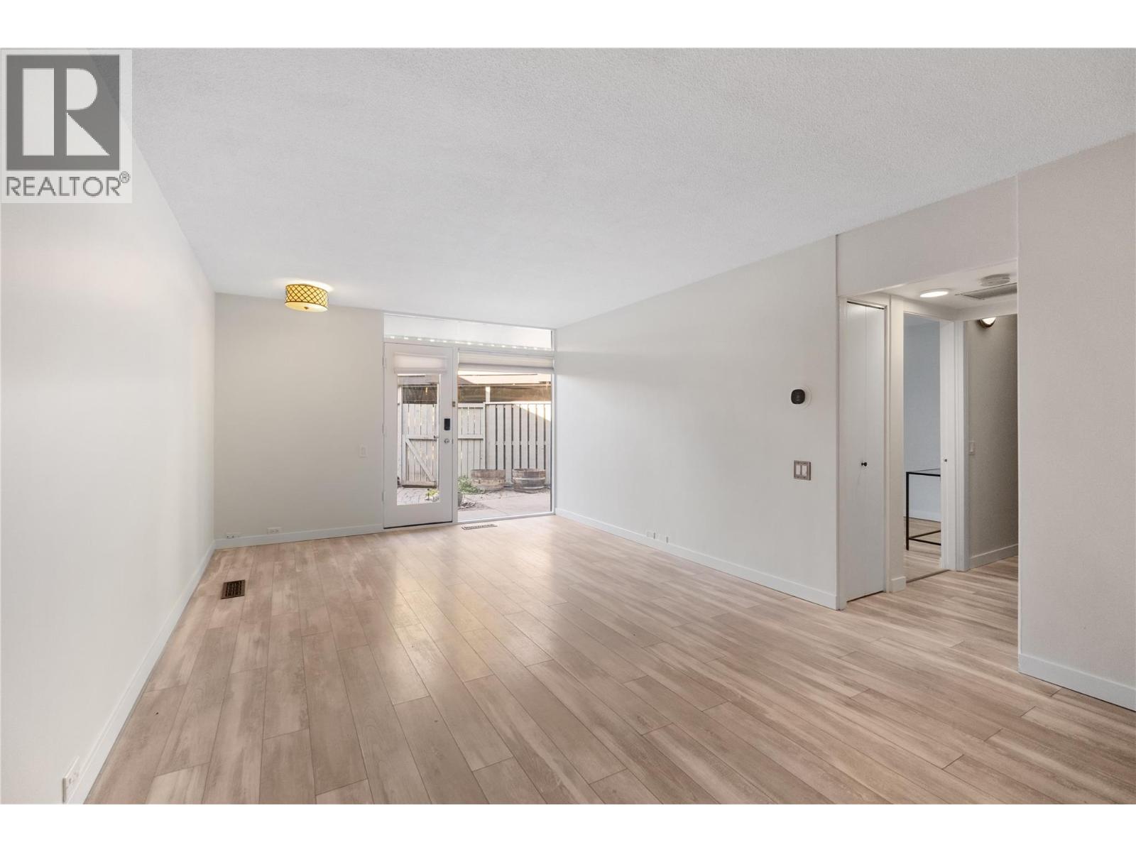 353 Boyce Crescent Unit# 14 Kelowna Photo 5