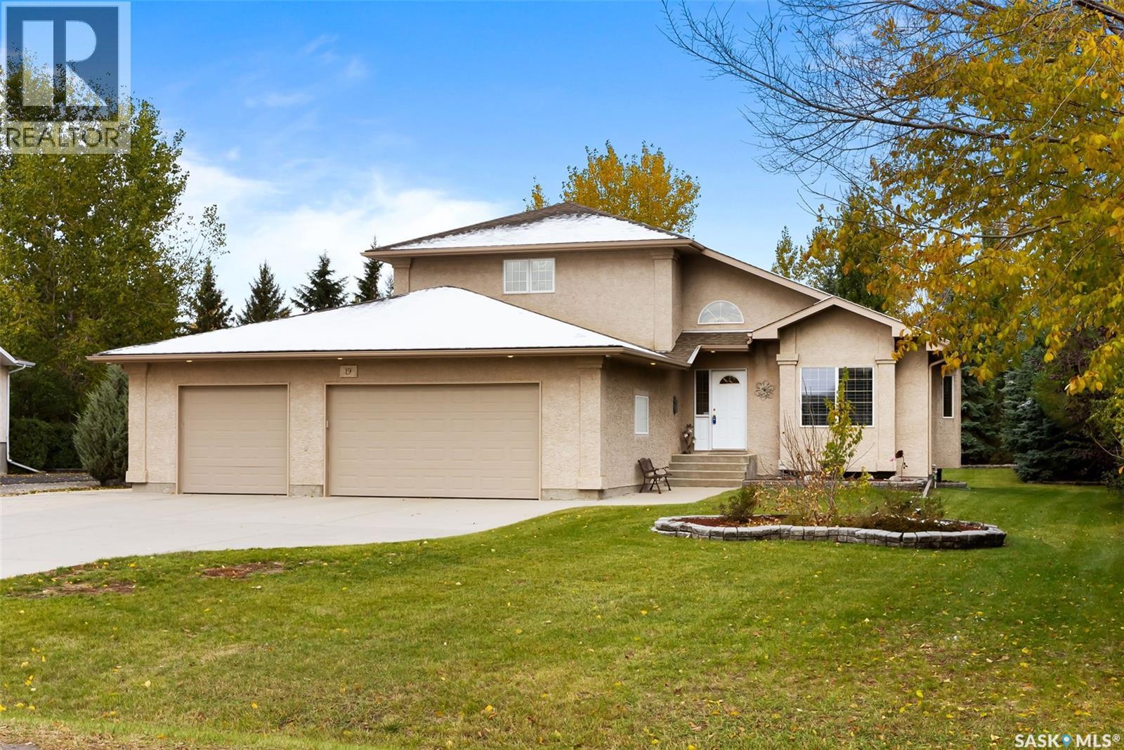 19 Lott Road, White City, Saskatchewan  S4L 5B1 - Photo 2 - SK020822