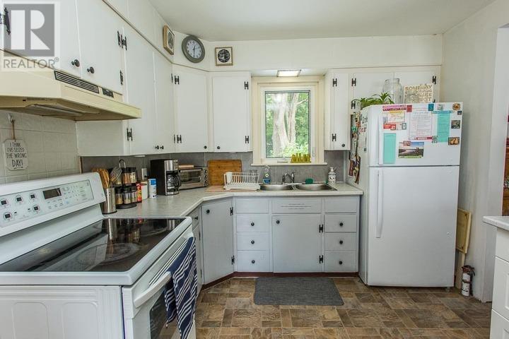 1750 Queen St E, Sault Ste. Marie, Ontario  P6A 2H1 - Photo 10 - SM252356