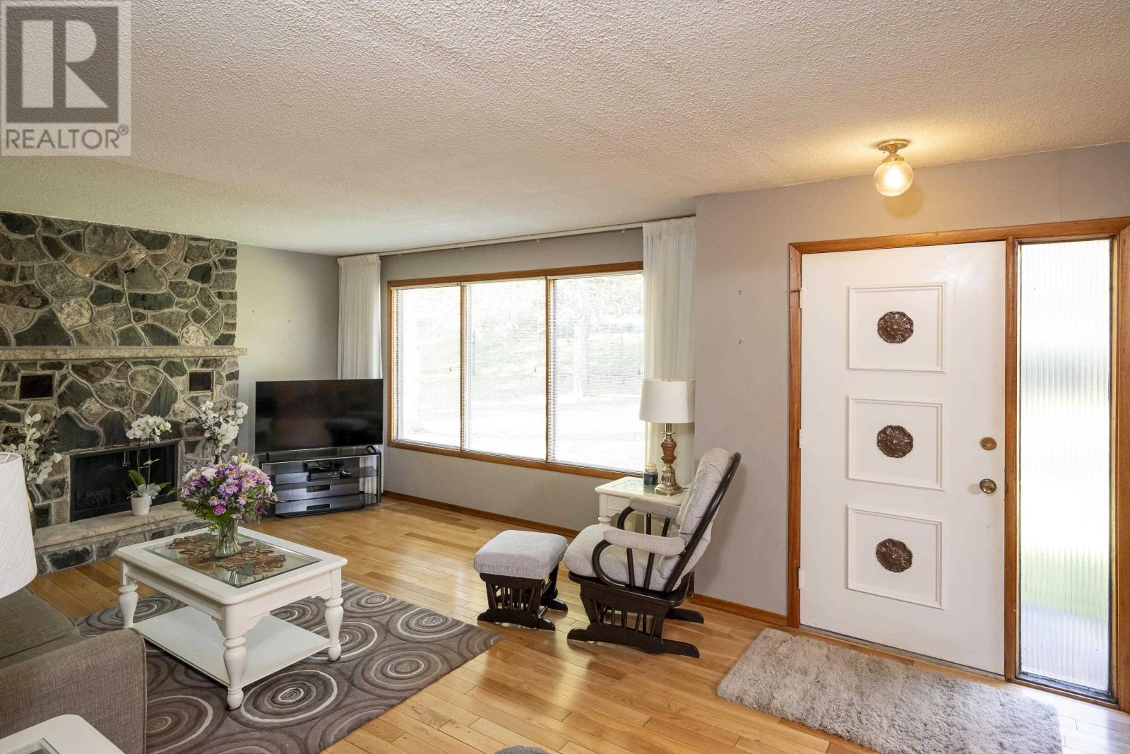 540 Hazelwood Dr, Thunder Bay, Ontario  P7G 1Y4 - Photo 4 - TB253223