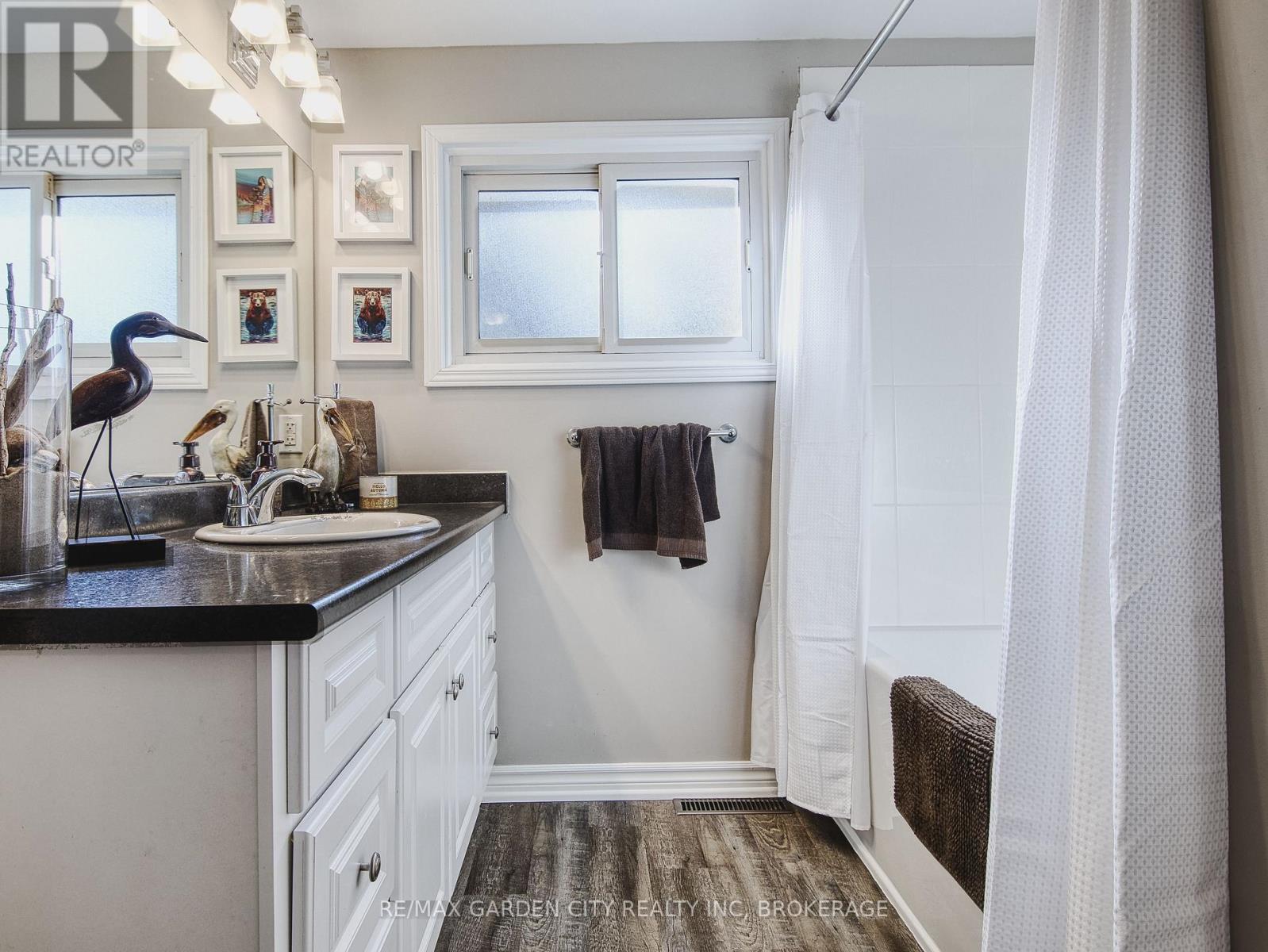 3563 Harvard Avenue, Niagara Falls (Casey), Ontario  L2J 3C6 - Photo 35 - X12469857