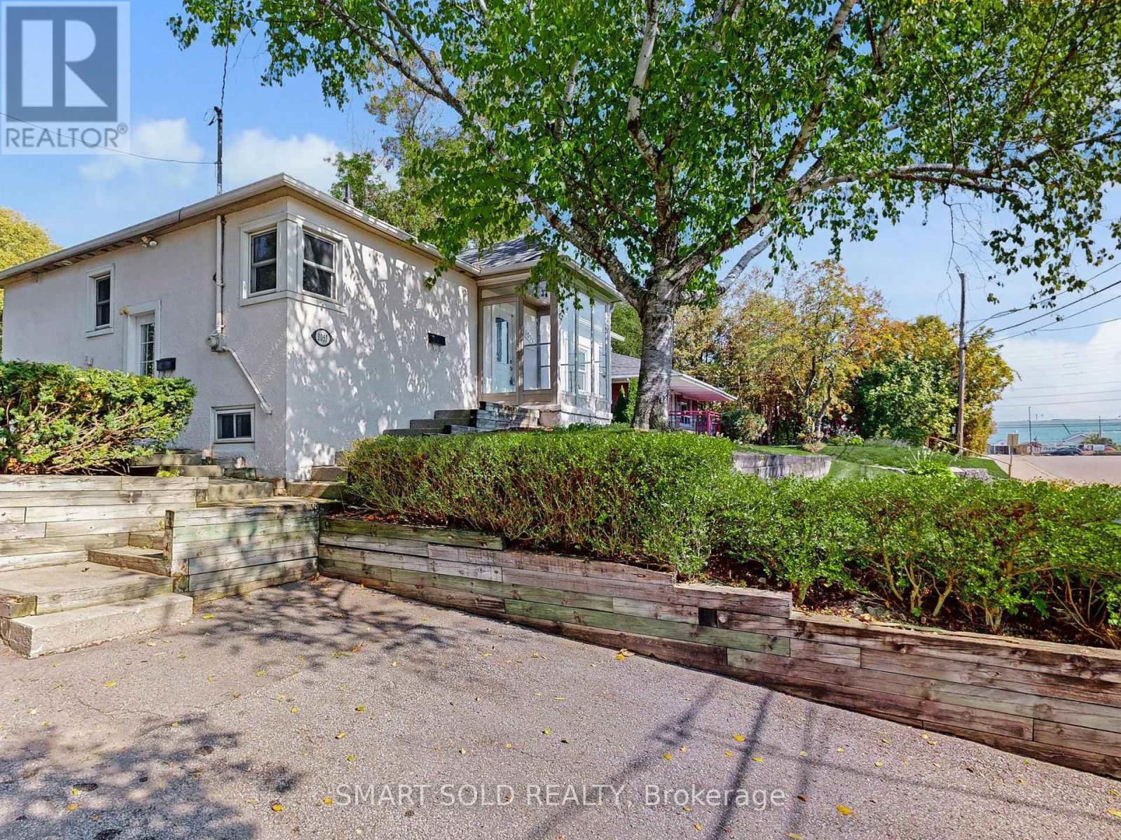 1051 Janette Street, Newmarket, Ontario  L3Y 3C4 - Photo 3 - N12469847