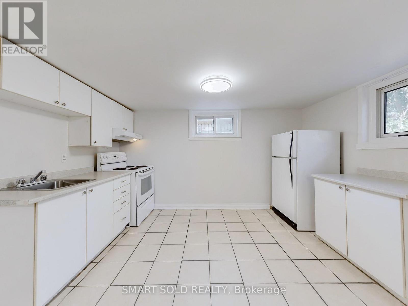 1051 Janette Street, Newmarket, Ontario  L3Y 3C4 - Photo 32 - N12469847