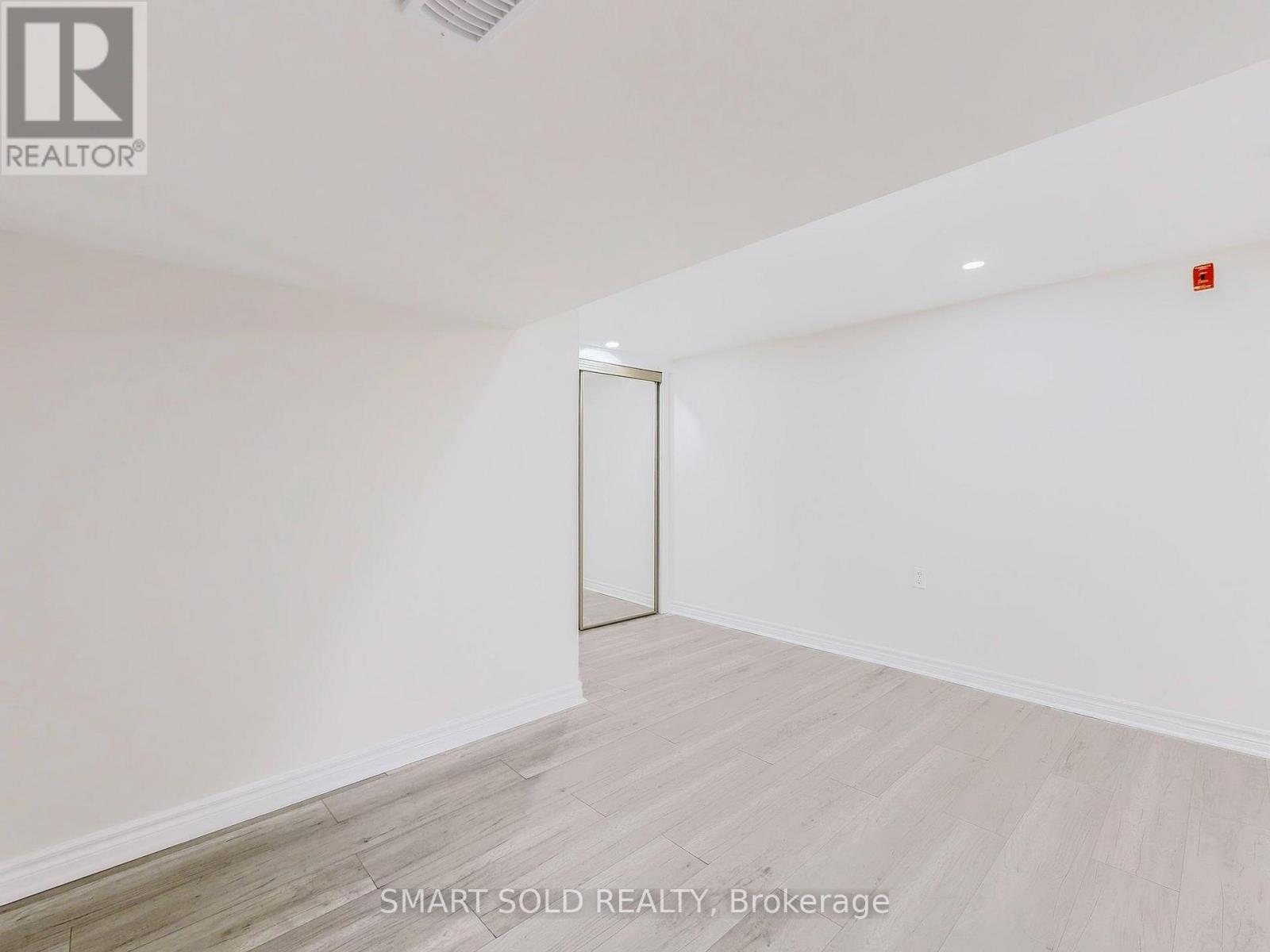 1051 Janette Street, Newmarket, Ontario  L3Y 3C4 - Photo 39 - N12469847
