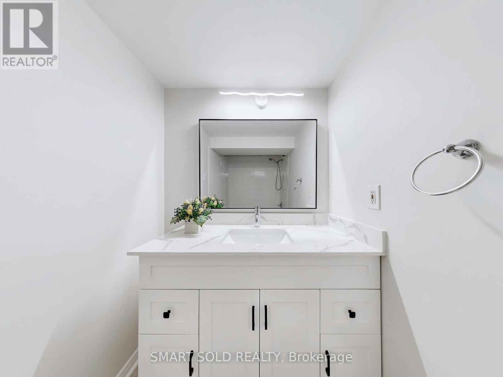1051 Janette Street, Newmarket, Ontario  L3Y 3C4 - Photo 40 - N12469847