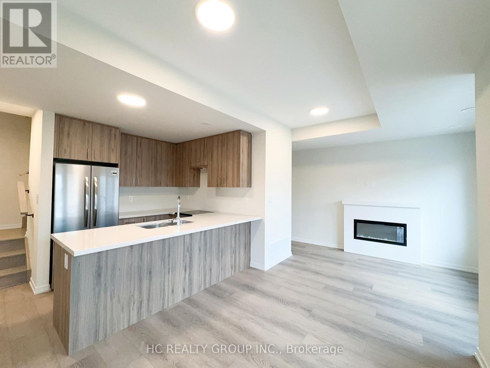 194 Matawin Lane, Richmond Hill, Ontario  L4B 0H7 - Photo 2 - N12469860
