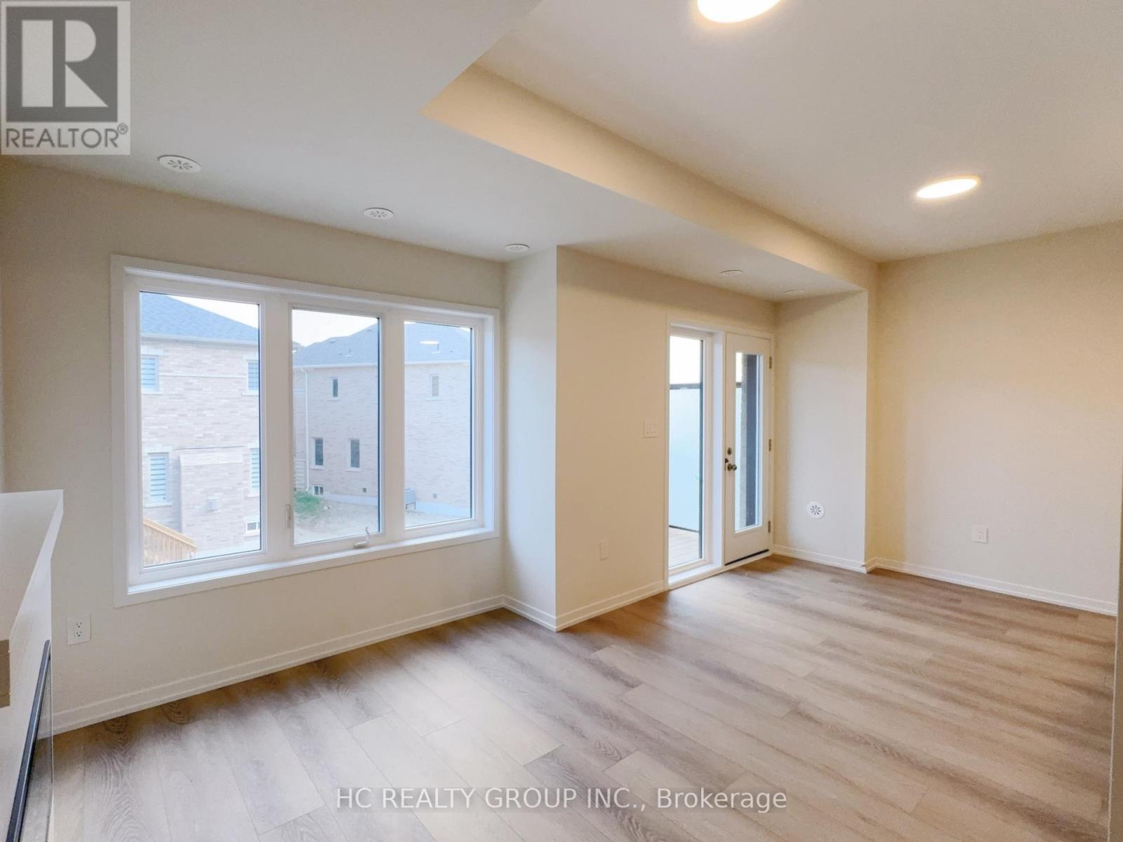194 Matawin Lane, Richmond Hill, Ontario  L4B 0H7 - Photo 4 - N12469860