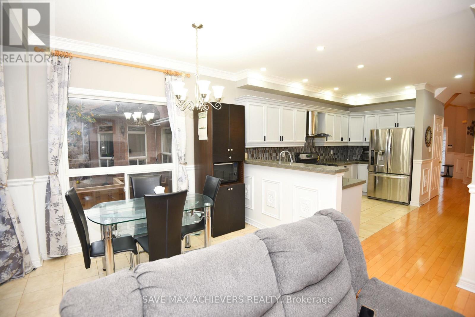 521 Navigator Drive, Mississauga, Ontario  L5W 1P5 - Photo 11 - W12469849