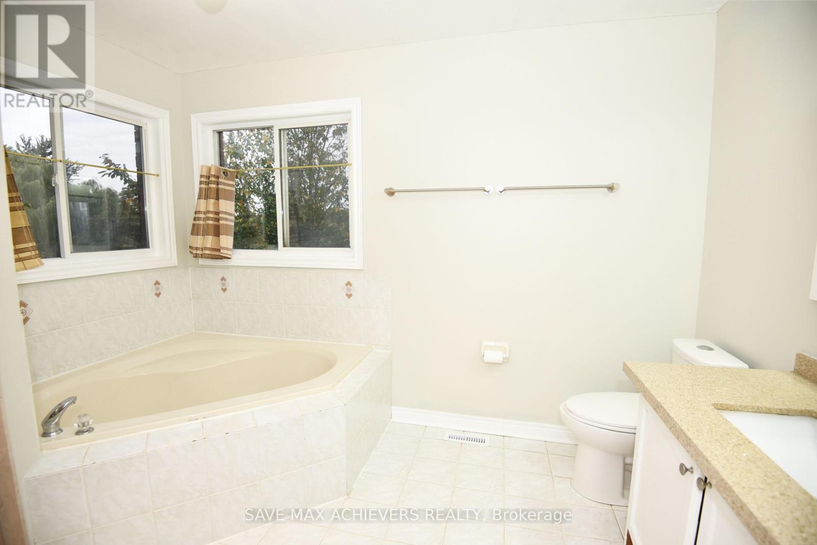 521 Navigator Drive, Mississauga, Ontario  L5W 1P5 - Photo 23 - W12469849