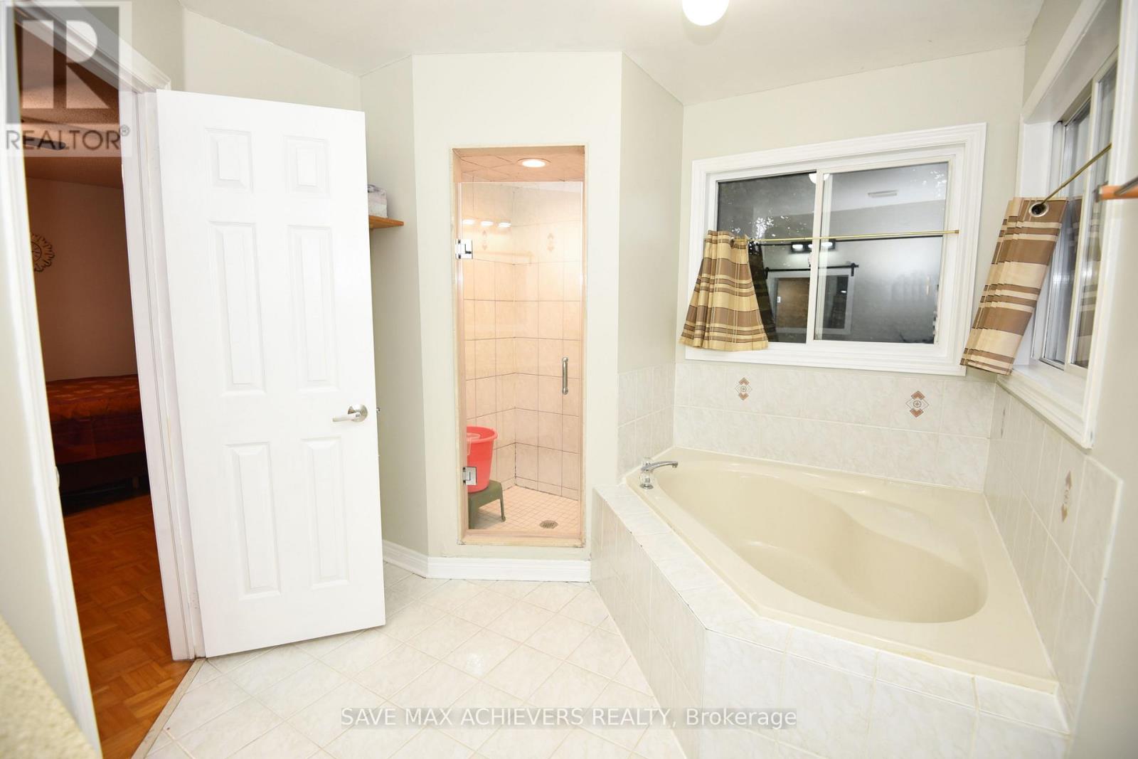 521 Navigator Drive, Mississauga, Ontario  L5W 1P5 - Photo 24 - W12469849