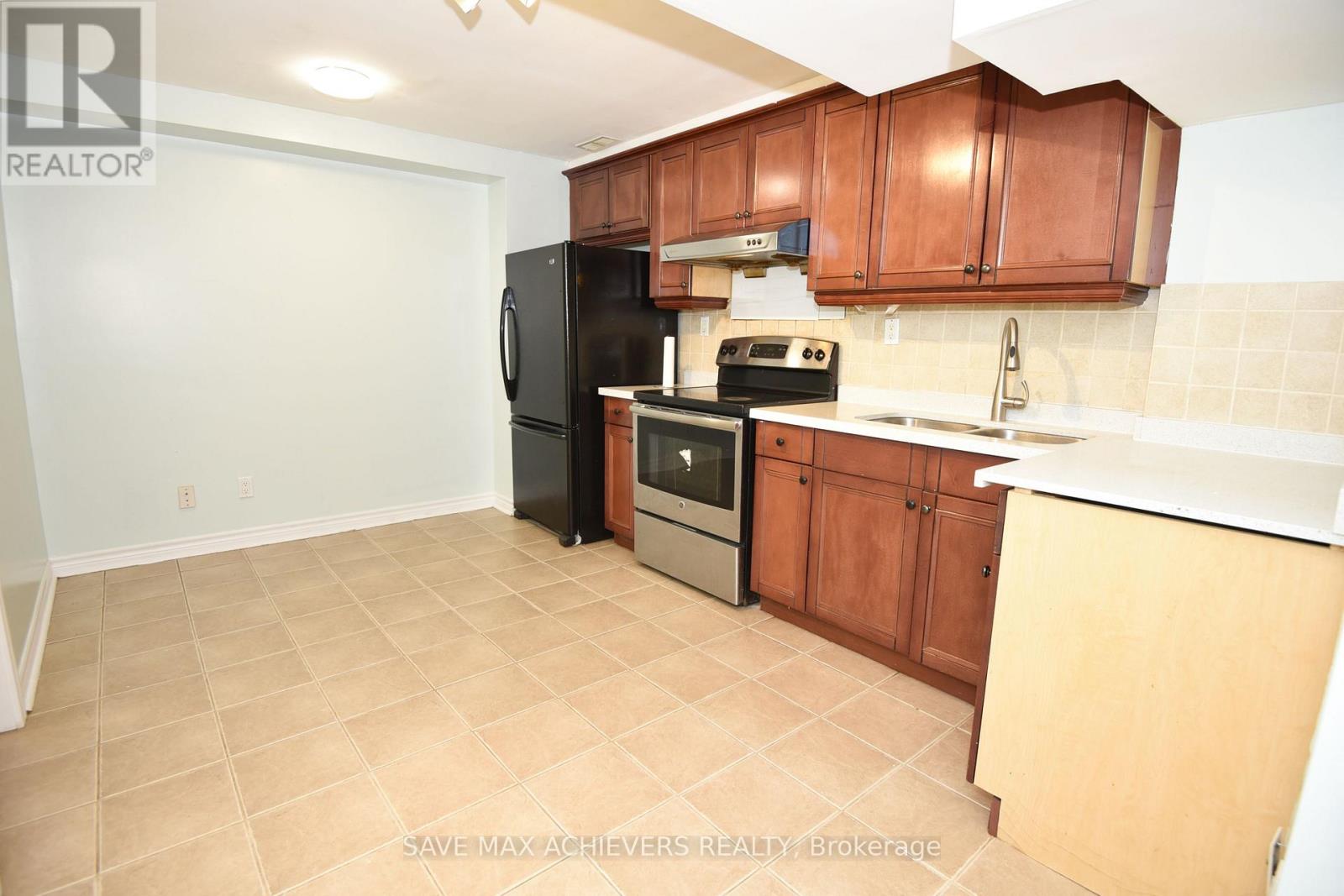 521 Navigator Drive, Mississauga, Ontario  L5W 1P5 - Photo 38 - W12469849