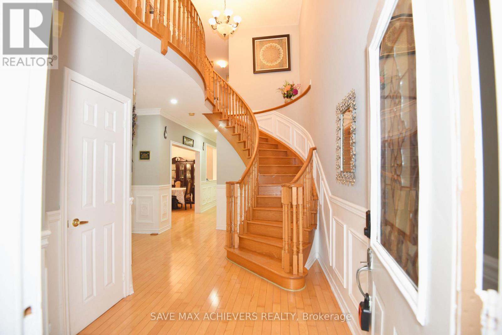 521 Navigator Drive, Mississauga, Ontario  L5W 1P5 - Photo 4 - W12469849