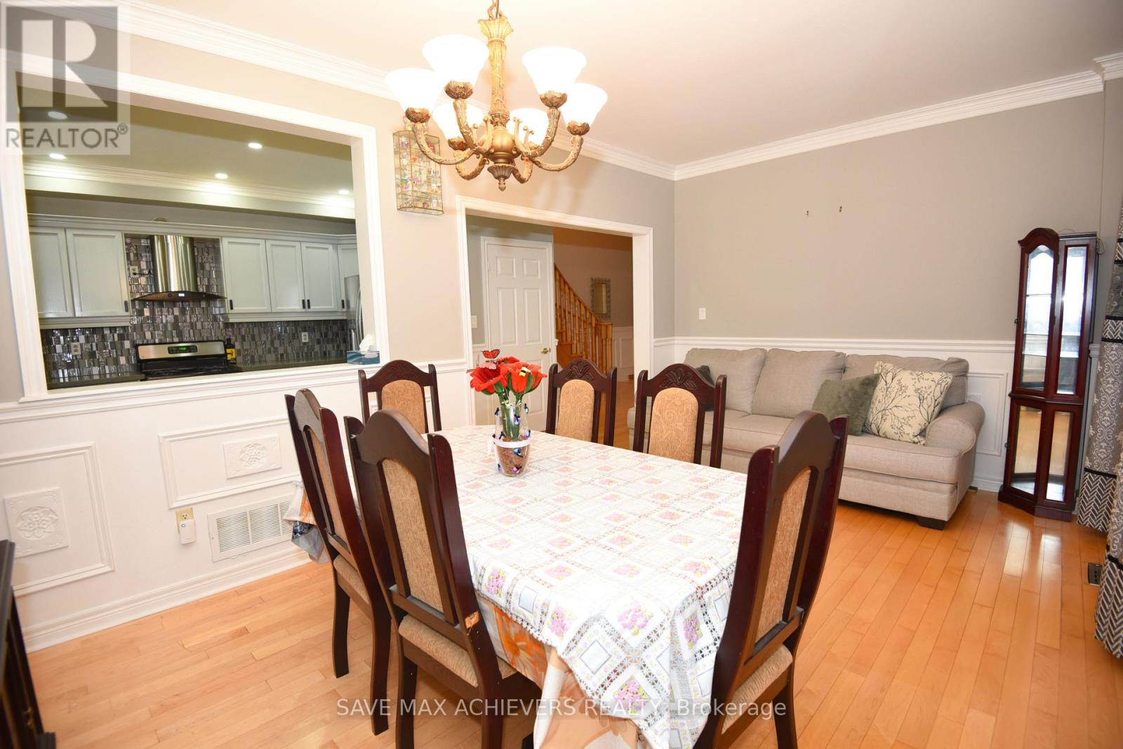 521 Navigator Drive, Mississauga, Ontario  L5W 1P5 - Photo 7 - W12469849
