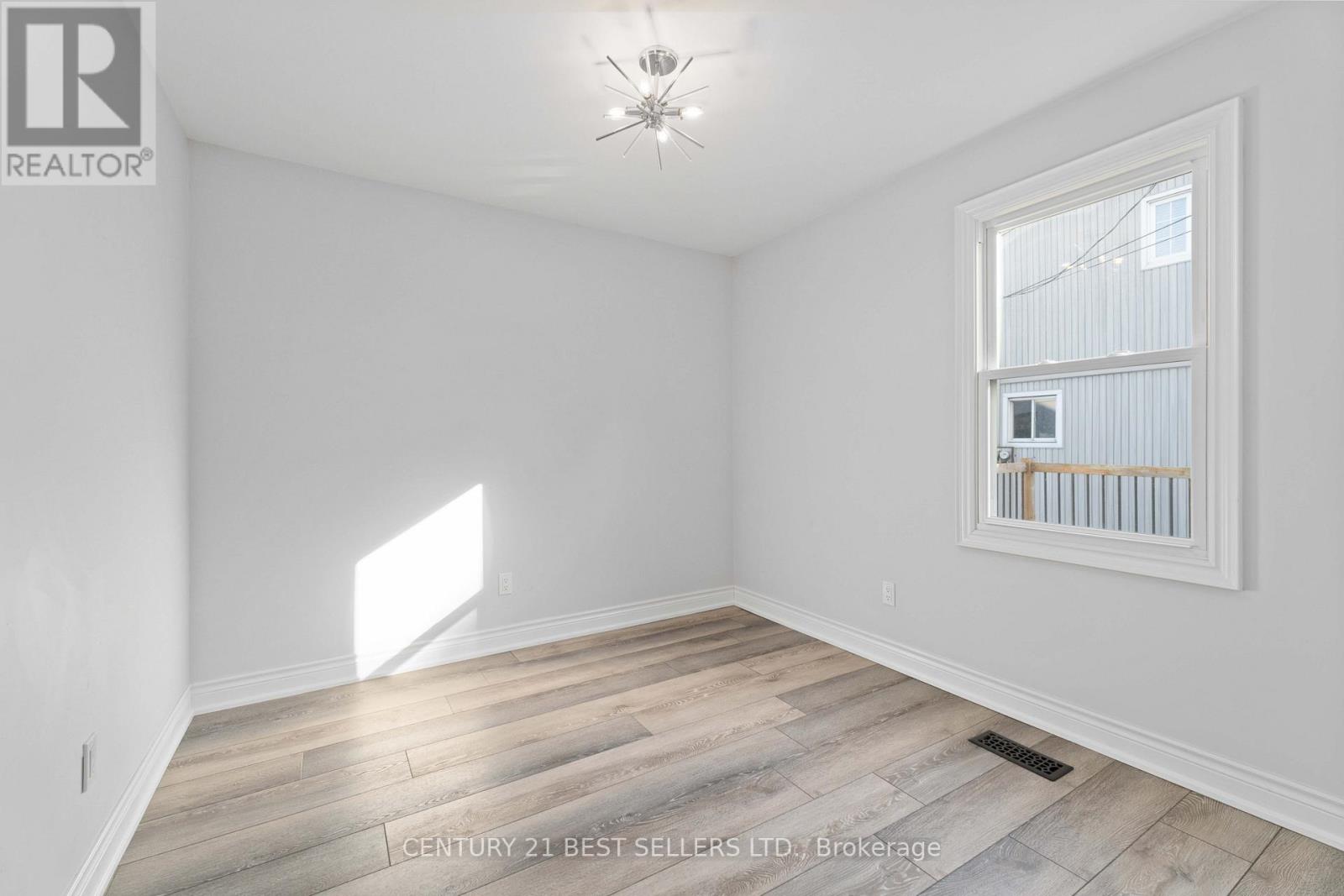 A - 599 Beach Boulevard, Hamilton, Ontario  L8H 6X8 - Photo 10 - X12469851