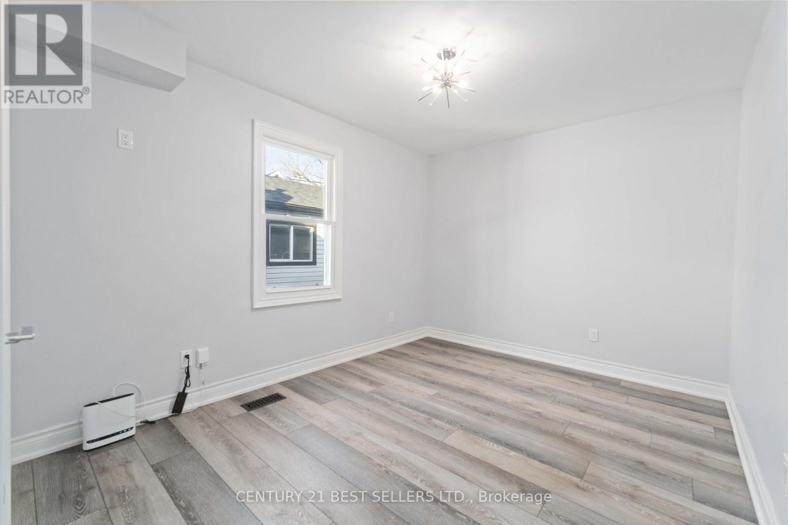 A - 599 Beach Boulevard, Hamilton, Ontario  L8H 6X8 - Photo 8 - X12469851